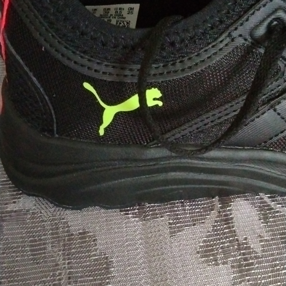 Sneakers - Picture 2 of 8